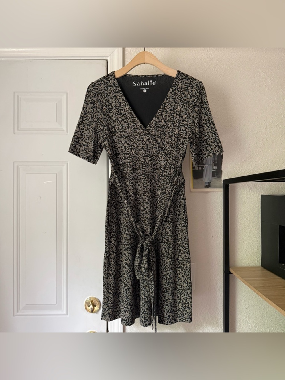 SAHALIE‎ black tan tribal abstract print cotton modal v-neck surplice mini dress